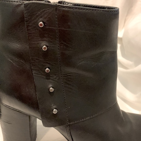 Black Bandolino ankle boots with leather upper. Retro/steam punk/bohemian vibe. - Picture 7 of 8